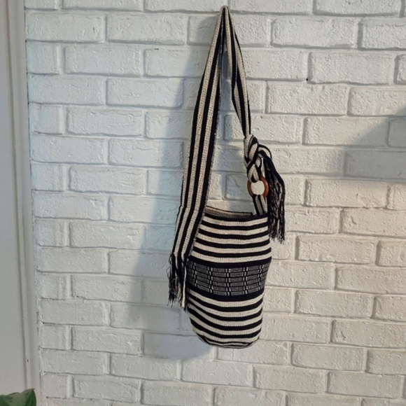 NEW Handmade Hobo Style Crochet Colombian Black/White Bag, Boho! Strong Fabric. - Picture 2 of 7